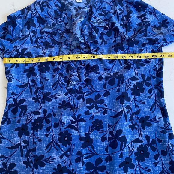 Blue Pendleton 100 % silk floral blouse with ruffle neckline‎ womens size 14 - Picture 4 of 7